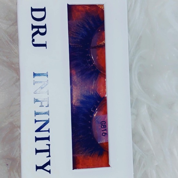 Lashes - Picture 5 of 16